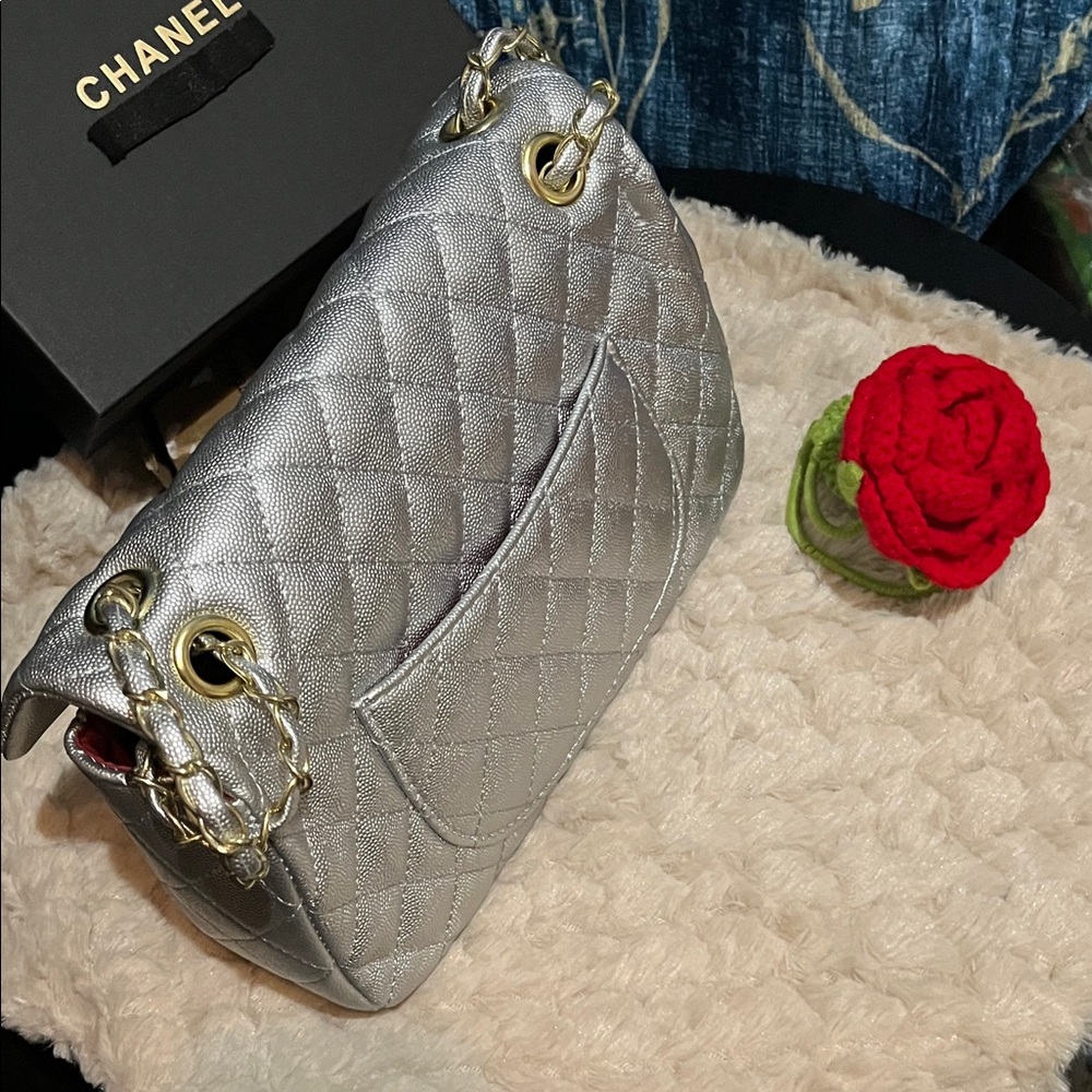 nwt Metallic Silver Quilted Shoulder Bag - Picture 6 of 7